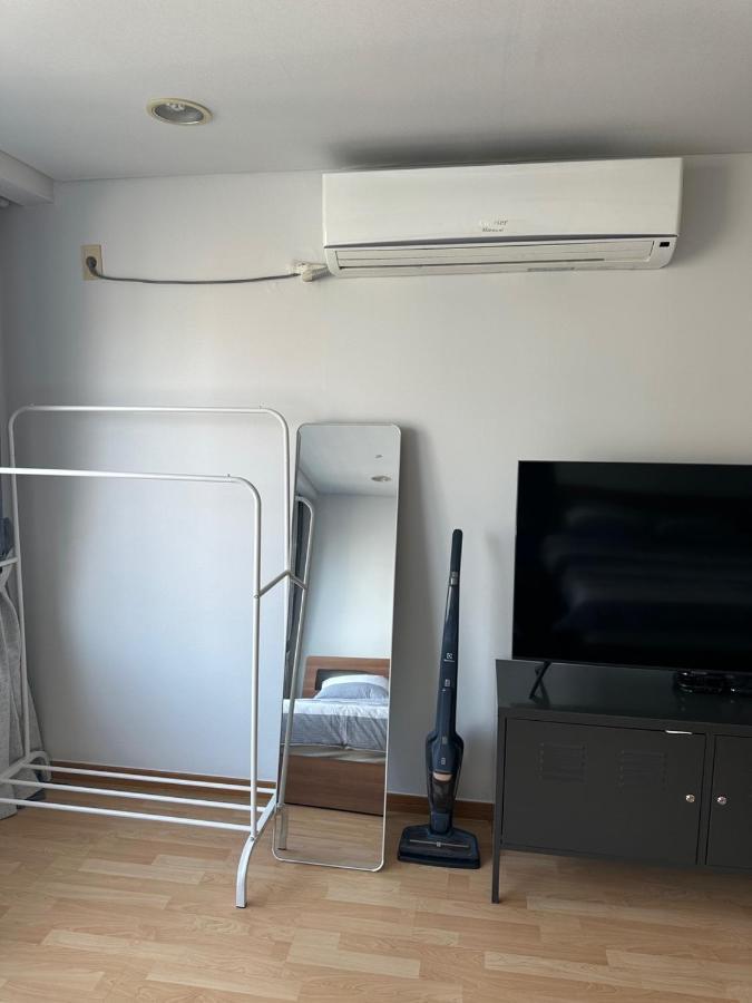 Hongdae Guesthouse 1Min From Hongik Uni Station Exit #1 Seoul Exteriör bild